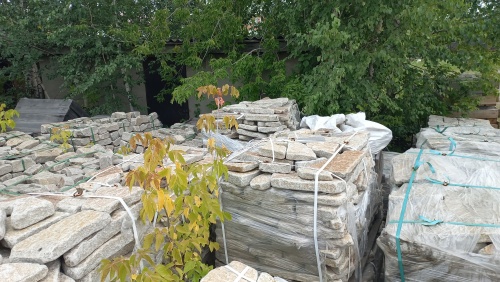 Плитняк галтованный гранитный для ландшафтного дизайна купить в Республике Алтай