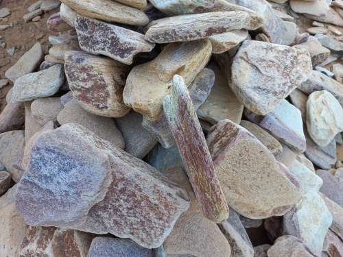 Златолит жёлтый, жёлто-зелёный глыбки и валуны для ланшафтного дизайна купить в Республике Алтай