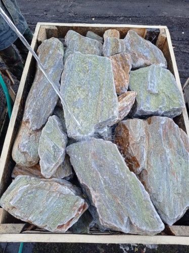 Златолит жёлтый, жёлто-зелёный глыбки и валуны для ланшафтного дизайна купить в Республике Алтай