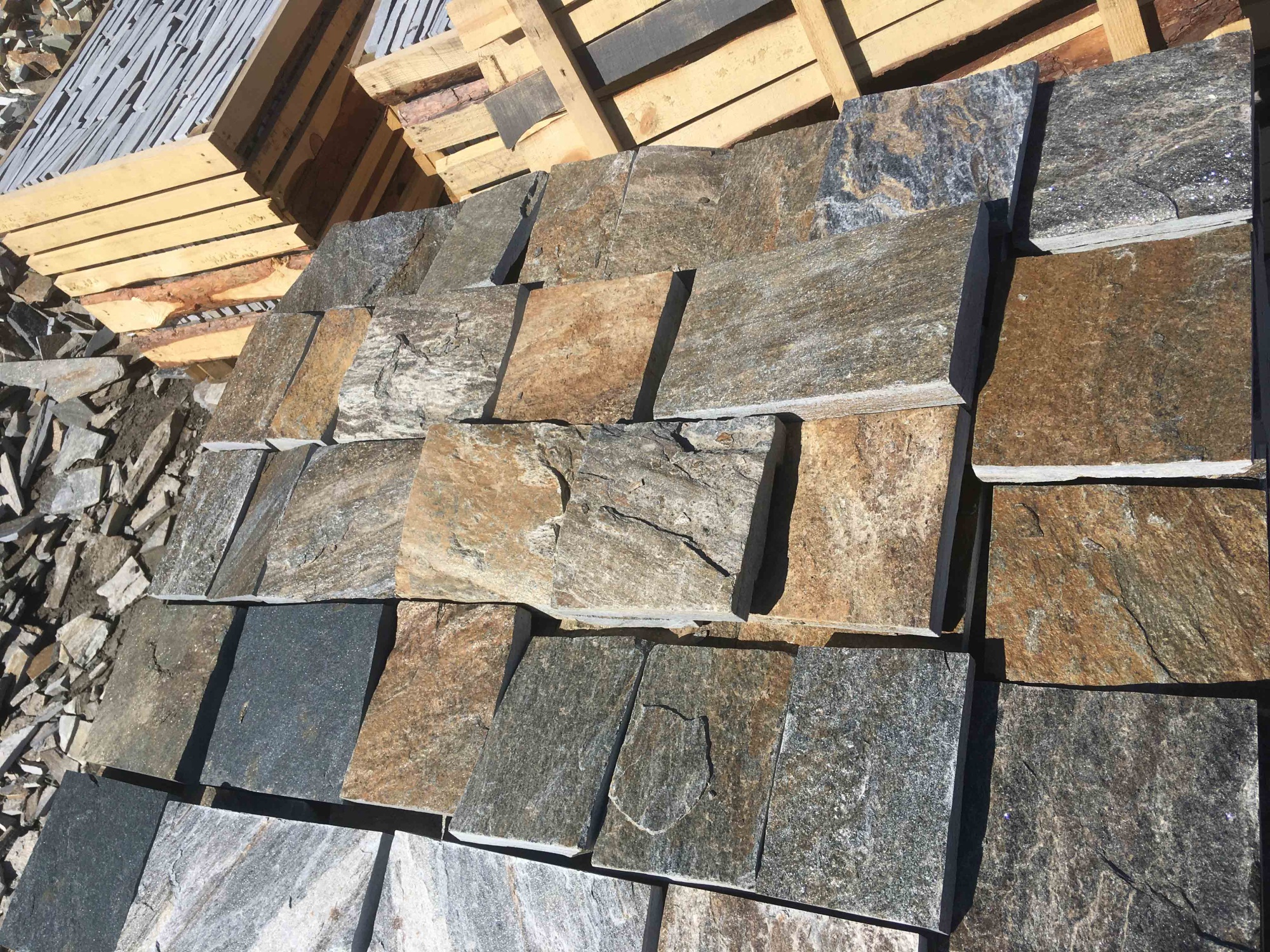 Плитка пилёная златолит Уральский для фасада купить в Республике Алтай