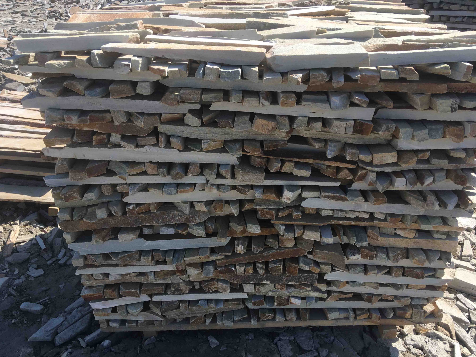 Горбушка златолит золотистый для облицовки купить в Республике Алтай