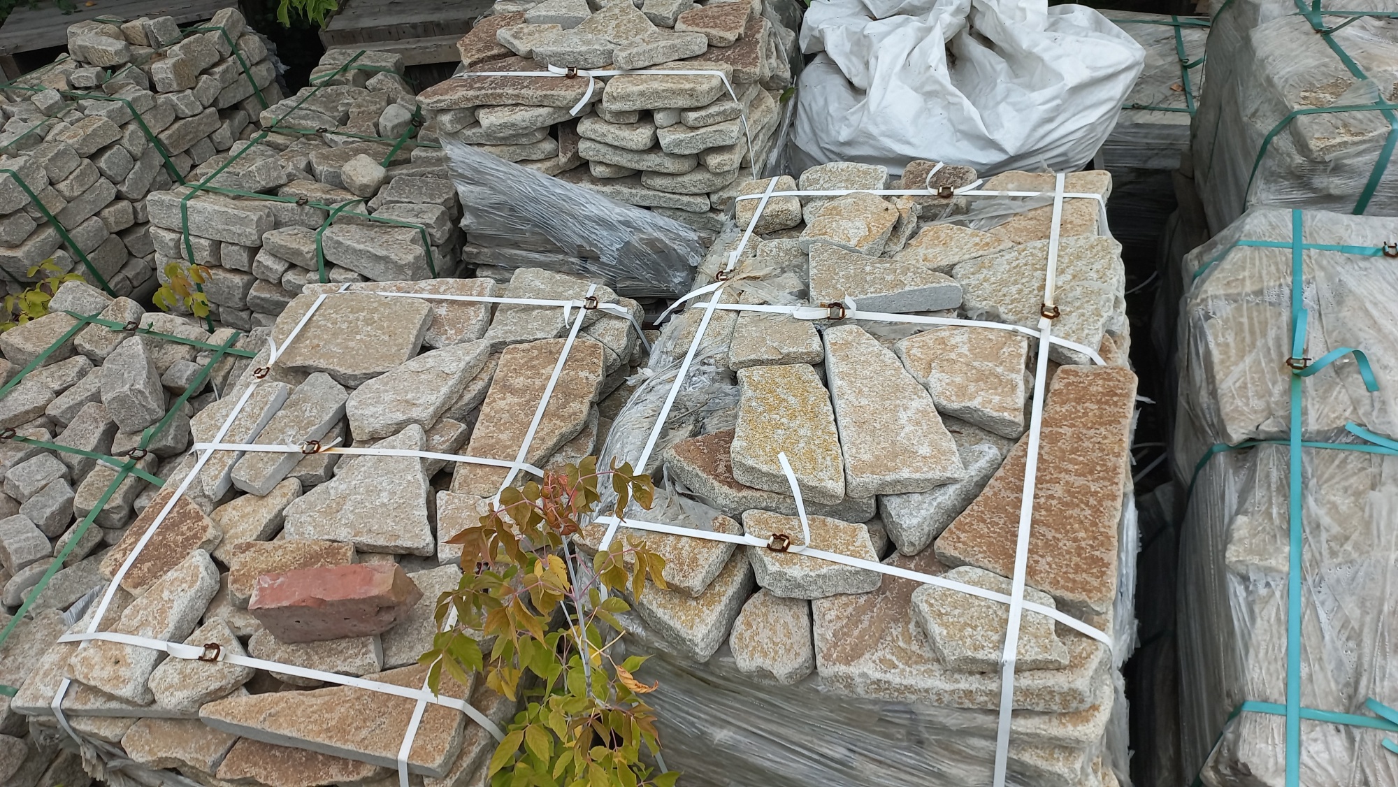 Плитняк гранитный галтованный купить в Республике Алтай