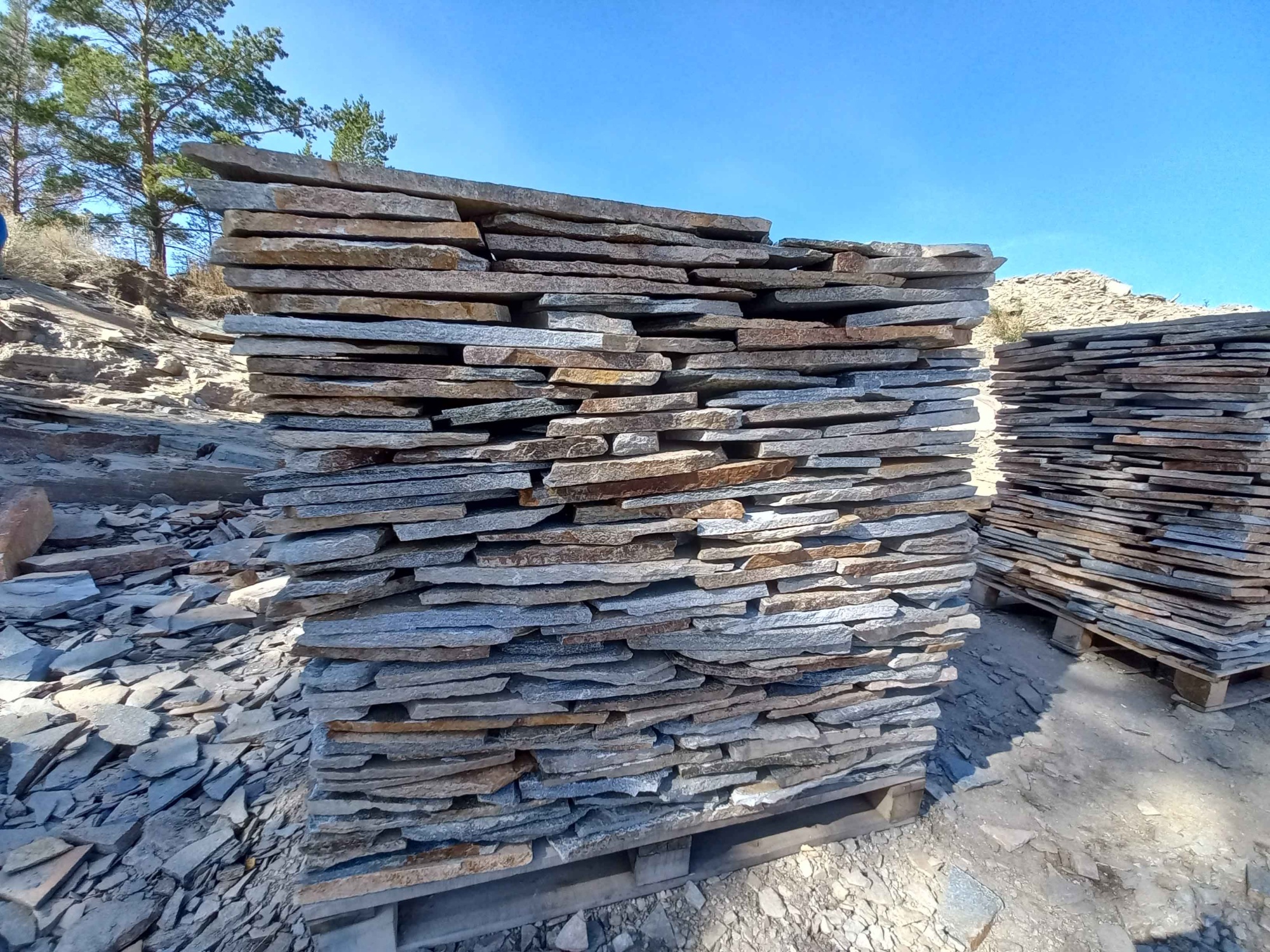 Плитняк златолит серебристый для фасада купить в Республике Алтай