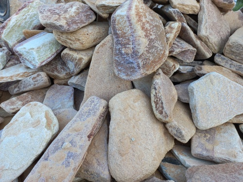 Златолит жёлтый, жёлто-зелёный глыбки и валуны для ланшафтного дизайна купить в Республике Алтай