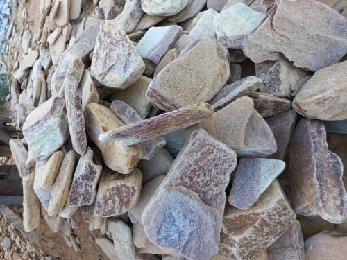 Златолит жёлтый, жёлто-зелёный глыбки и валуны для ланшафтного дизайна купить в Республике Алтай