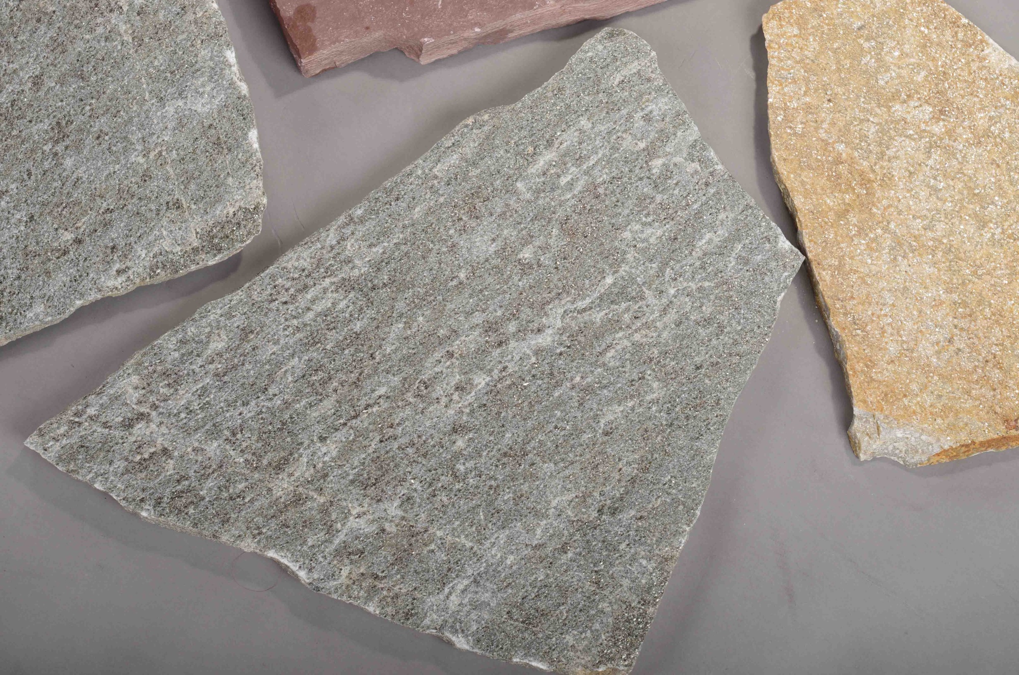 Плитняк златолит Уральский  для фасада купить в Республике Алтай